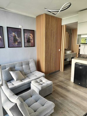 Unclassified image, 2 of 35, button