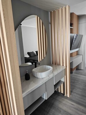 Unclassified image, 5 of 35, button