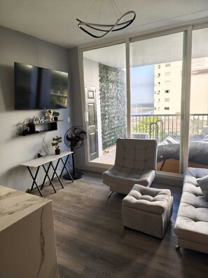 Living area - Beachside Escape in Cartagena | 401 | Private Check-in (Cartagena de Indias)