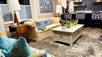 TV connectée, cheminée, baby-foot, table de tennis de table