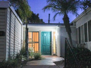 Exterior - The Cozy Abode On Beagle Street- 3BR 2BA -Sleeps 16- Pool (San Diego)
