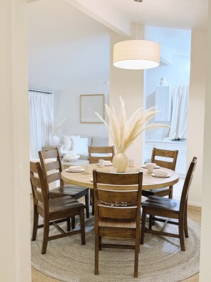 Dining - The Cozy Abode On Beagle Street- 3BR 2BA -Sleeps 16- Pool (San Diego)