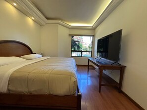 Room - Spacious 4-bedroom apartment in serene Caracas with AC and pool (Caracas)