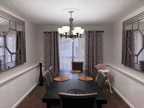 Dining - Spacious 4-bedroom home in Kettering/Dayton (Dayton)