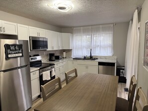 Private kitchen - Spacious 4-bedroom home in Kettering/Dayton (Dayton)