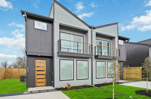 Exterior - Newly built Med ctr/NRG/downtown /3bd/3bth (Houston)
