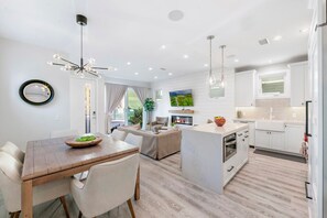 Interior - Spacious 5BR home with ocean views in Balboa Peninsula (Newport Beach)