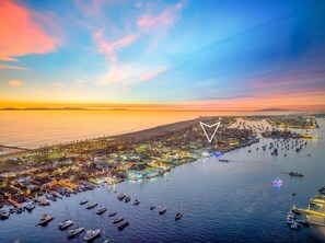 Marina - Cozy 2BR retreat on Balboa Peninsula, Private Hot Tub and Firepit! (Newport Beach)