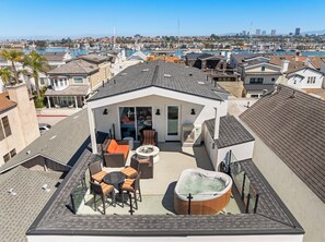 Terrace/patio - Cozy 2BR retreat on Balboa Peninsula, Private Hot Tub and Firepit! (Newport Beach)