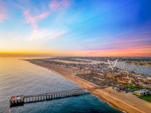 Beach - Cozy 2BR retreat on Balboa Peninsula, Private Hot Tub and Firepit! (Newport Beach)