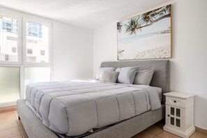 1 bedroom, WiFi, bed sheets - Isla Verde Beach Apartment w/ Pool, King Bed, Kitchen & Parking Near SJU Airport (Carolina)