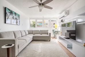 Living area - Isla Verde Beach Apartment w/ Pool, King Bed, Kitchen & Parking Near SJU Airport (Carolina)