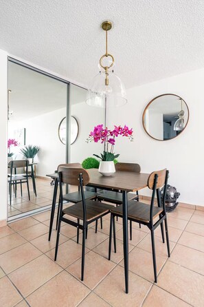 Dining - Isla Verde Beach Apartment w/ Pool, King Bed, Kitchen & Parking Near SJU Airport (Carolina)