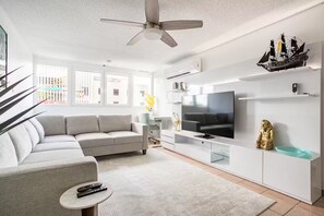 Living area - Isla Verde Beach Apartment w/ Pool, King Bed, Kitchen & Parking Near SJU Airport (Carolina)
