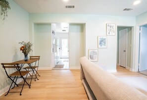 Interior - 2 Bedroom Near Beltline, Mercedes Benz Stadium & State Farm Arena (Atlanta)