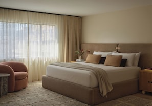 Grand Single Room | In-room safe, desk, blackout drapes, iron/ironing board - The Ivory (Los Angeles)