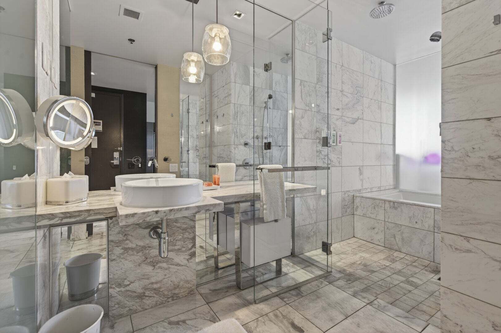 Shower, jetted bath, hair dryer, towels