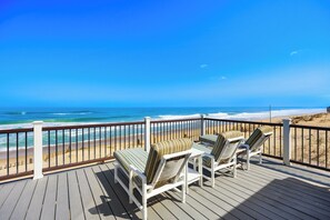 Property grounds - Night Heron: Oceanfront Views + Walk to Dining (Kitty Hawk)