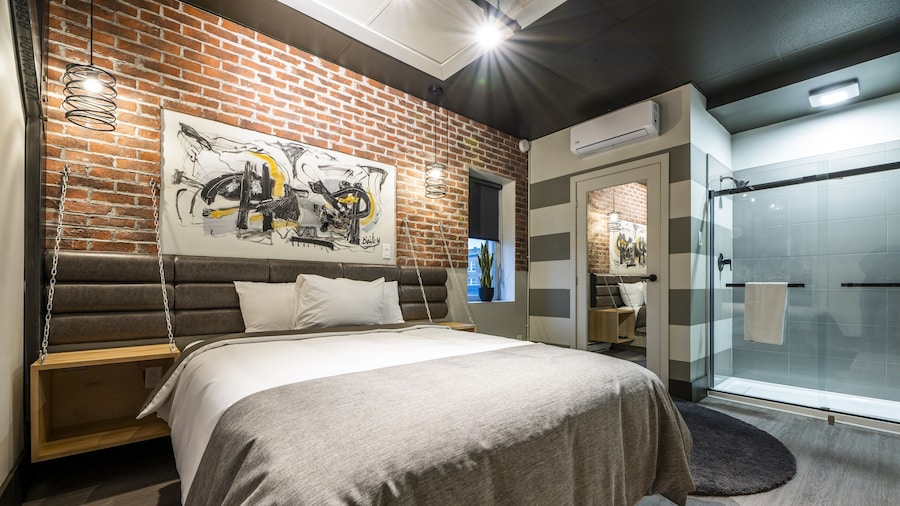 La Suite Hotel