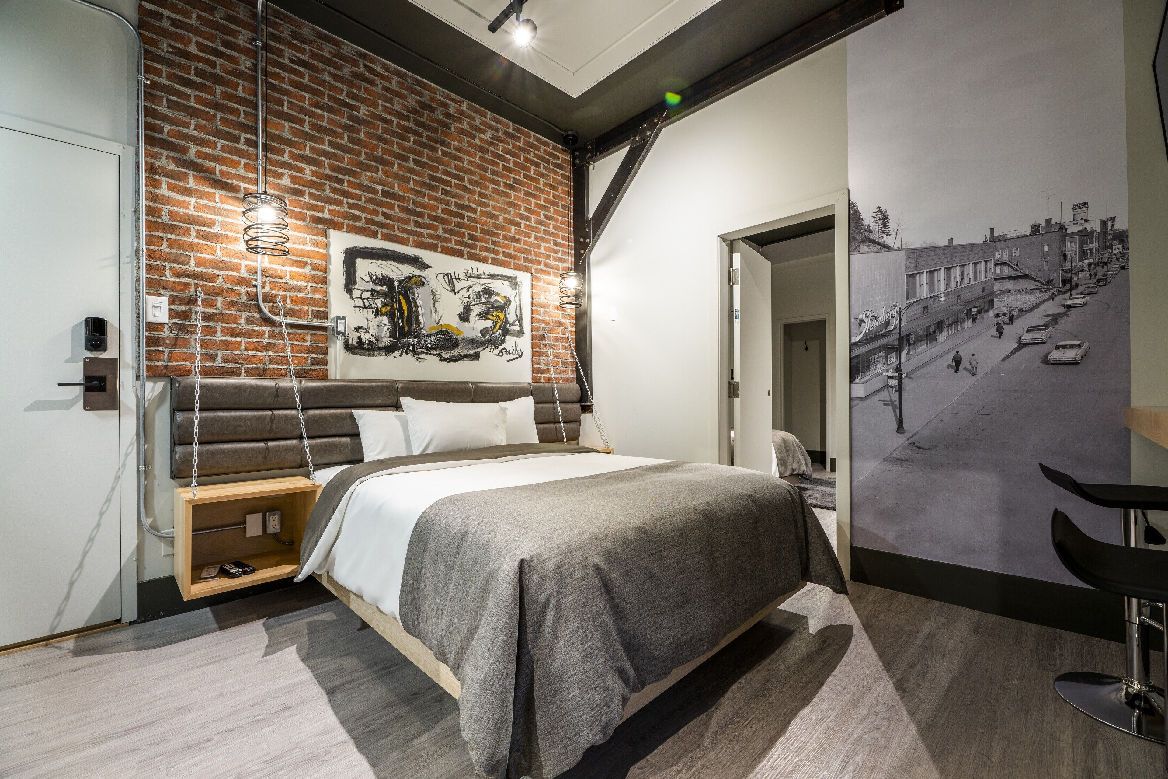 Laptop workspace, free WiFi