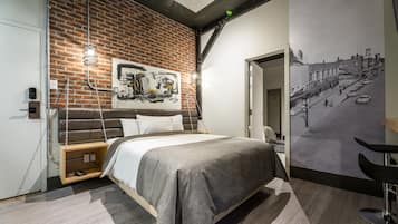 Laptop workspace, free WiFi