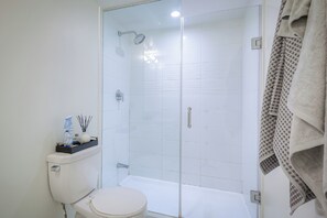 Suíte, vista para o lago | Banheiro