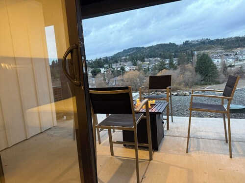 Golf & Hike Retreat: Bear Mt Views + Propane Fire