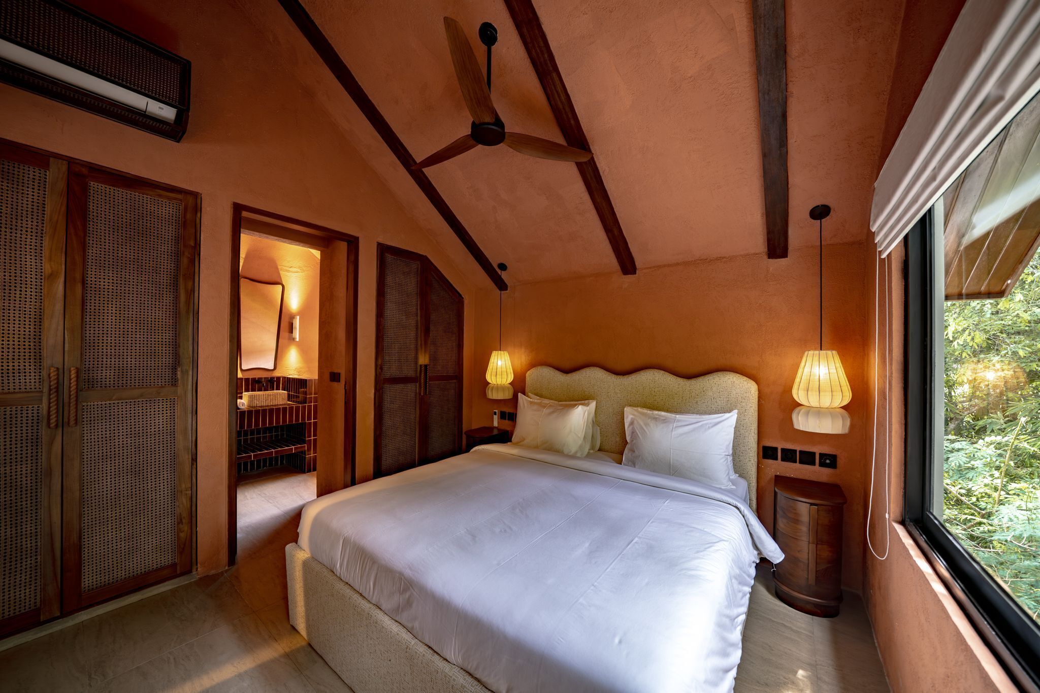 Vila família, 3 quartos, vista para a piscina | Cofres nos quartos, escrivaninha, espaço de trabalho para notebook