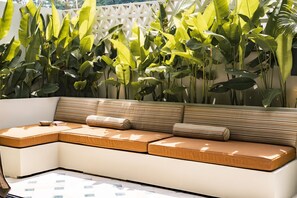 ファミリー ヴィラ 3 ベッドルーム プールビュー | リビング エリア