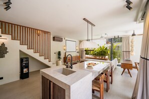 ファミリー ヴィラ 3 ベッドルーム プールビュー | 専用キッチン | 冷蔵庫、オーブン、コンロ、食器洗い機