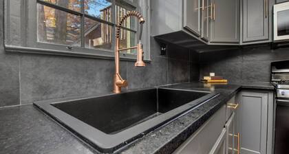 Designer 2 Bedroom Apt in Atlanta near Midtown, Emory