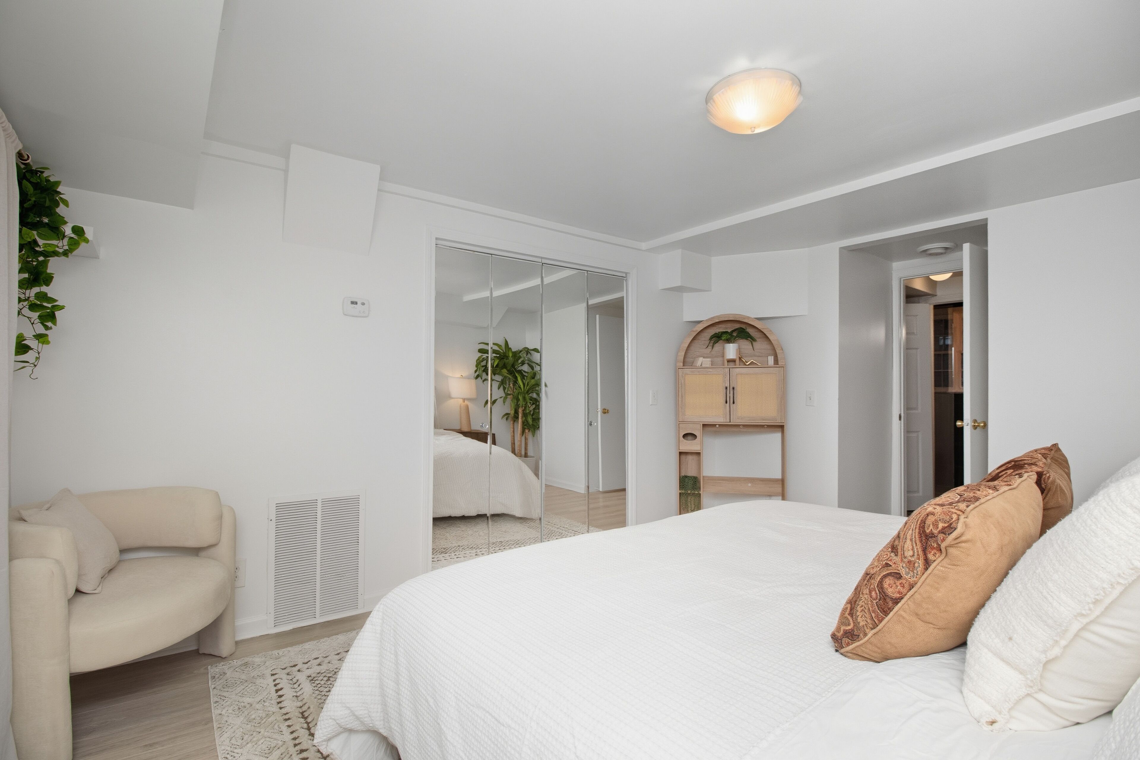 2 habitaciones, tabla de planchar con plancha, wifi y ropa de cama 