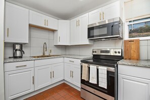 Private kitchen - Fabulous 1-bedroom apartment in vibrant Atlanta Near Midtown, Emory University (Atlanta)