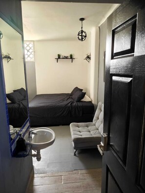 Unclassified image, 3 of 13, button