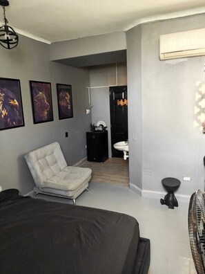 Unclassified image, 2 of 13, button