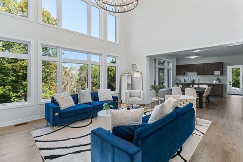 Northern Light Retreat with HotTub,Sauna,GamesRoom