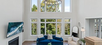 Northern Light Retreat with HotTub,Sauna,GamesRoom