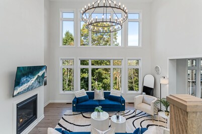 Northern Light Retreat with HotTub,Sauna,GamesRoom