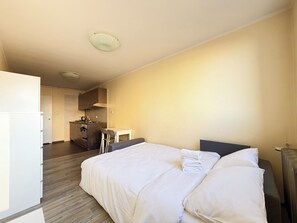 Iron/ironing board, WiFi, bed sheets - Kamienna Urban Comfort Studio (Wrocław)