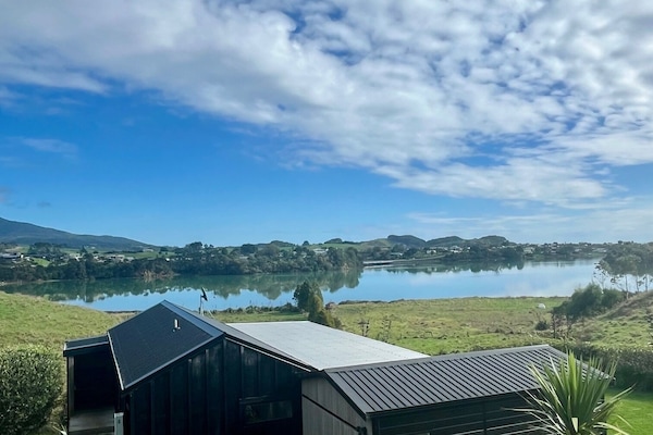 Cottage, parking and entry