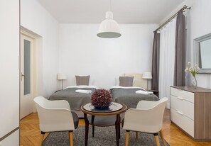 2 bedrooms, iron/ironing board, WiFi, bed sheets - Grzegórzki Spacious Apartment (Kraków)