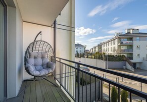 Unclassified image, 3 of 49, button