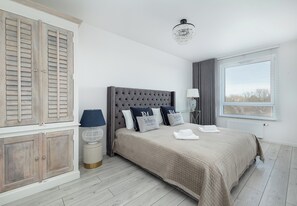 Unclassified image, 2 of 49, button