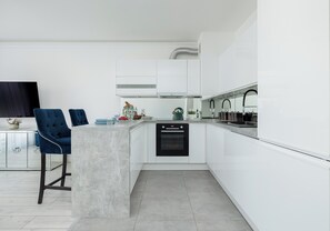 Réfrigérateur, four, plaque de cuisson, lave-vaisselle