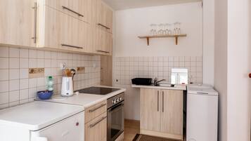 Køleskab, ovn, kogeplade