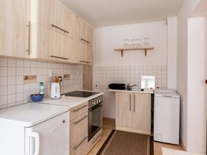 Jääkaappi, uuni, liesi