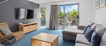 2 Bedroom Open plan,combined living & dining areas with fully self contained kitchen & laundry.