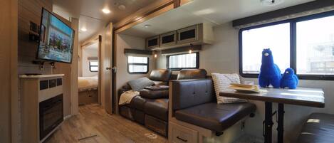 Private Namsan Caravan for 2 People, City View | Literie de qualité supérieure, Wi-Fi gratuit, draps fournis