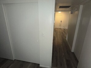 Interior - Luxury Bright 2-bedroom apartment with AC in pleasant Hollywood (Los Angeles)