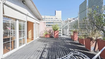 In-room safe, desk, laptop workspace, blackout curtains